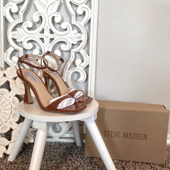 Lange Sandal Heel in cognac brown
STEVE MADDEN size 8 women BRAND NEW in box ✨ - Picture 2 of 10